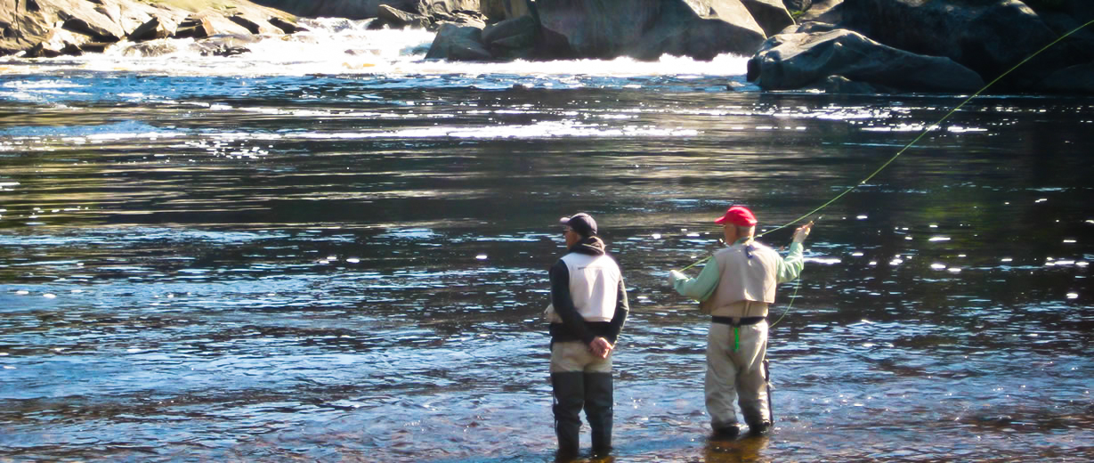 Le pêcheur et son guide